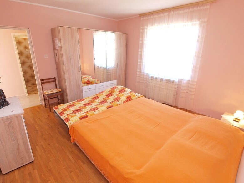 Apartment 757
