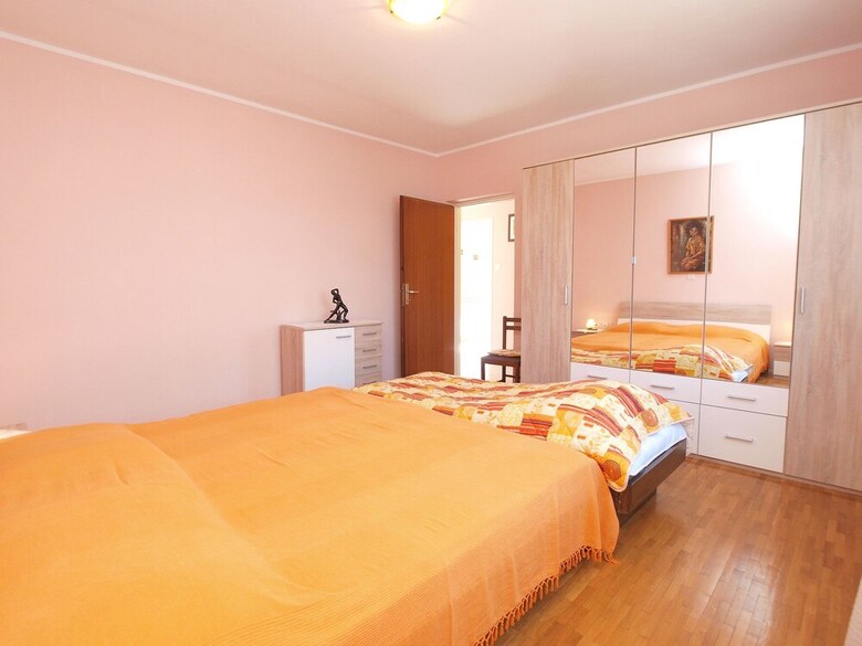 Apartment 757