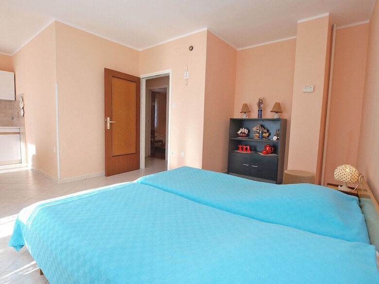Apartment 757
