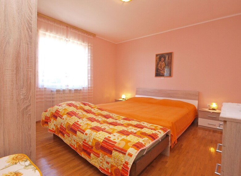 Apartment 757