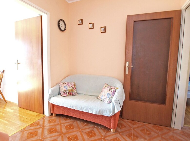 Apartment 757