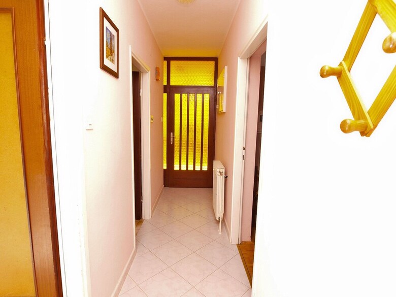 Apartment 757