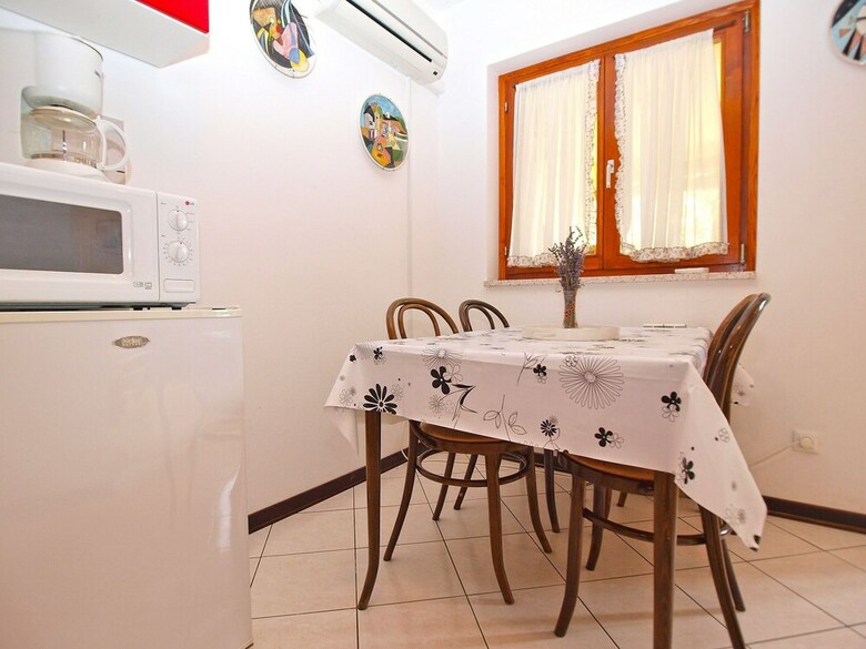Apartment 739