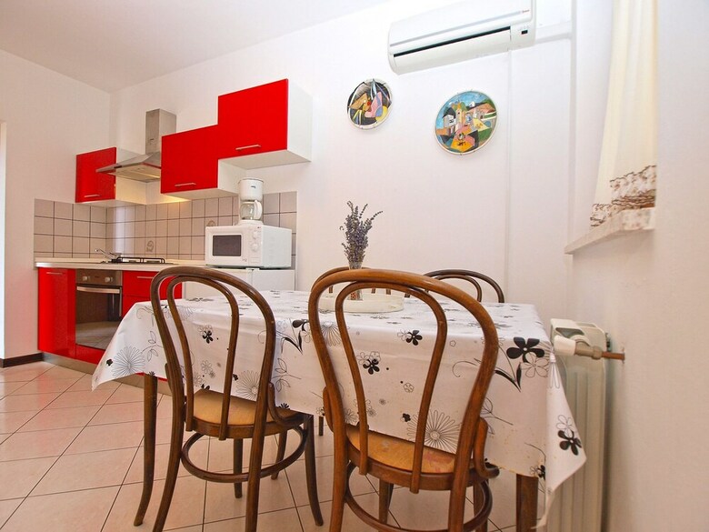 Apartment 739