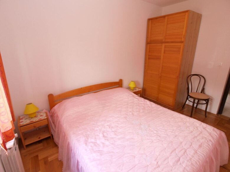 Apartment 739