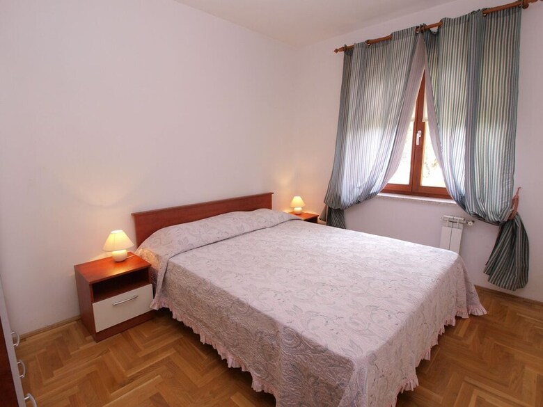 Apartment 739