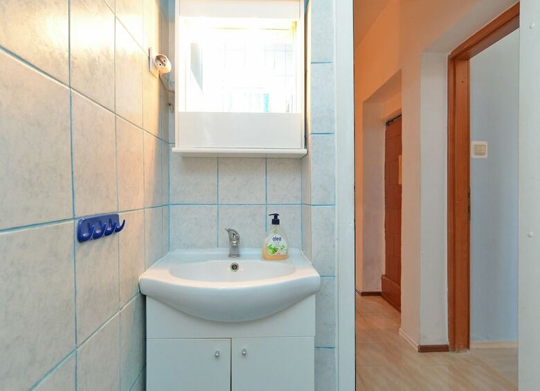 Apartment 725