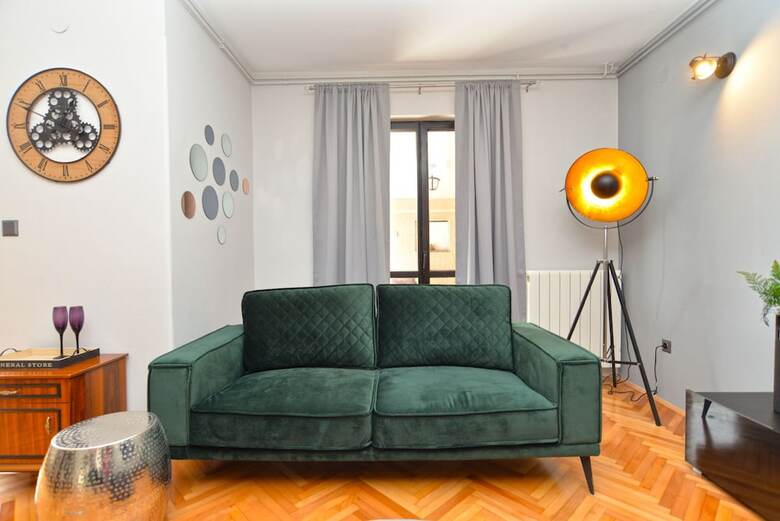 Apartment 843