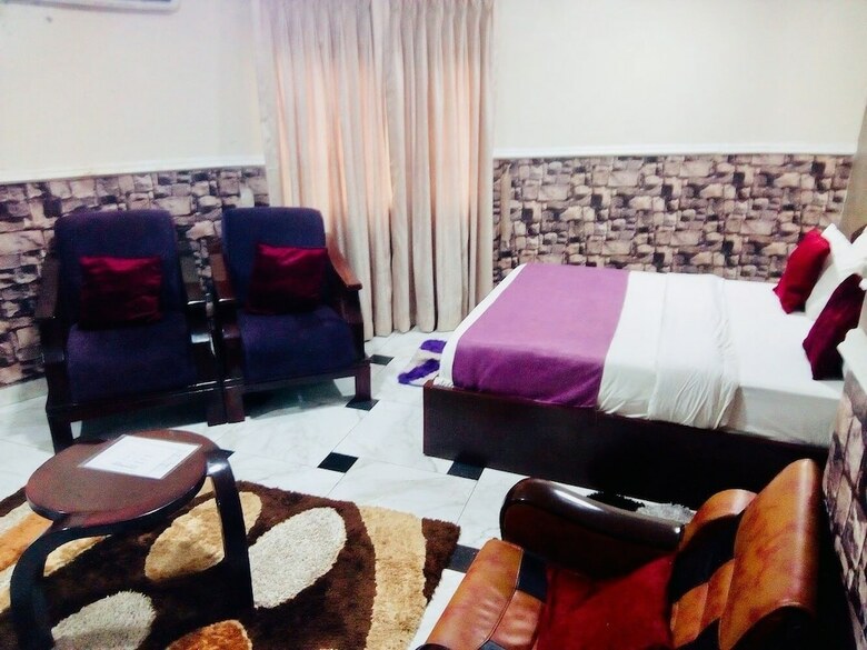 Hotel Limoh Suites