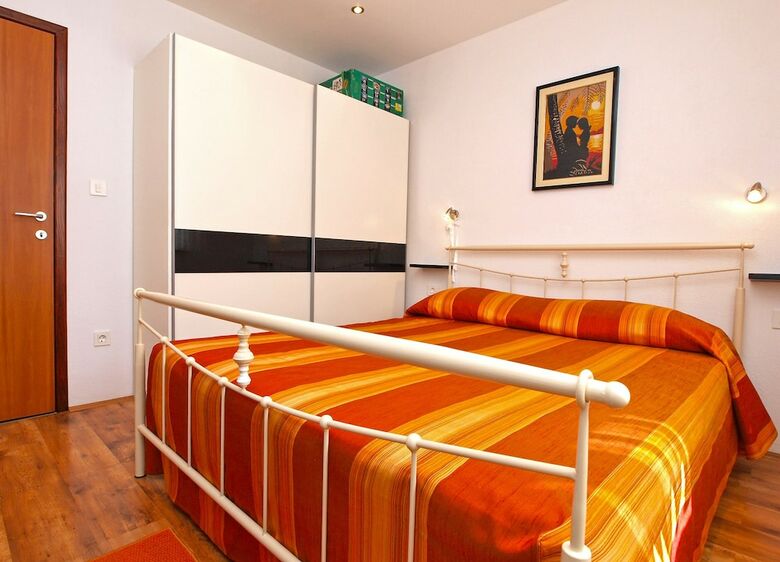 Apartment 1064