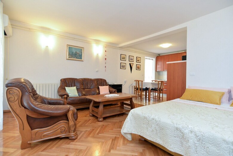 Apartment 1064