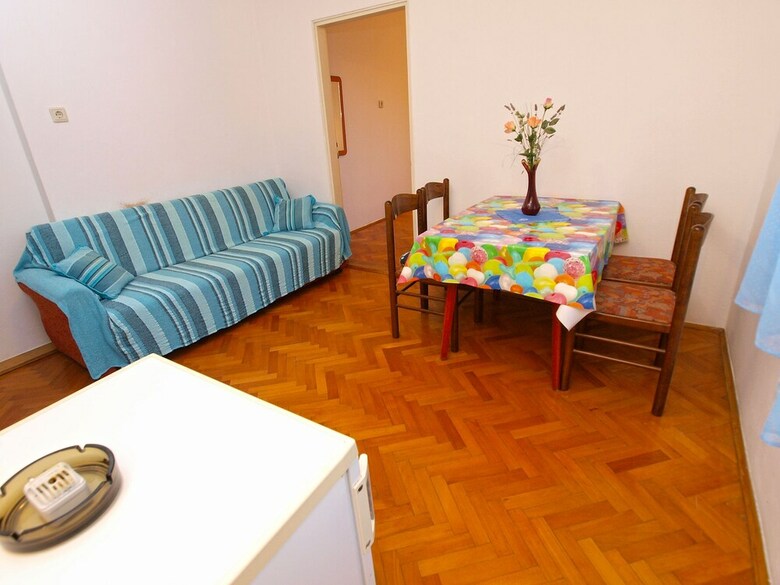 Apartment 977