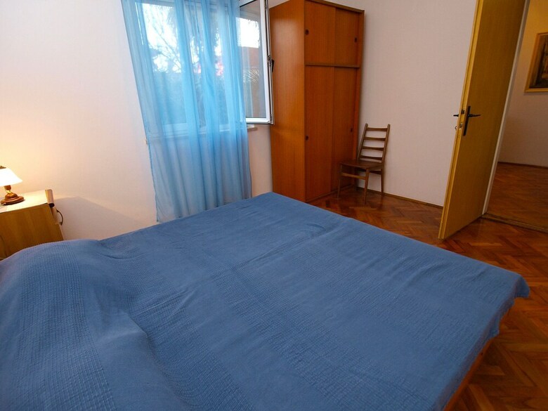 Apartment 977