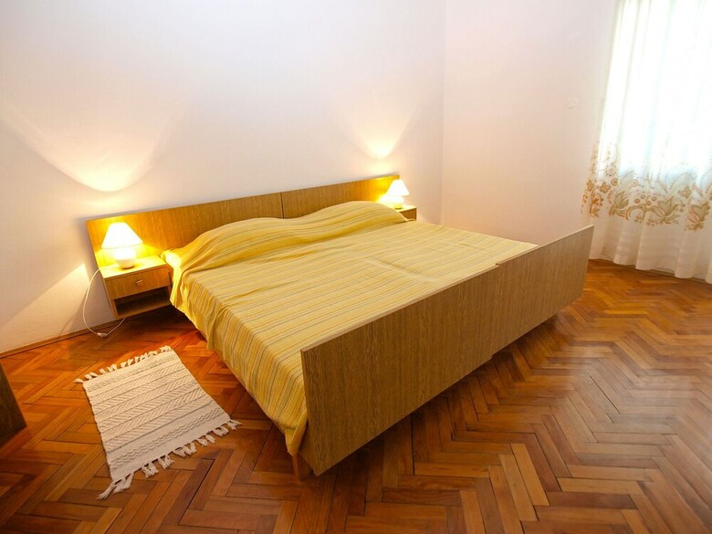 Apartment 977