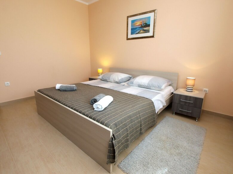 Apartment 1386