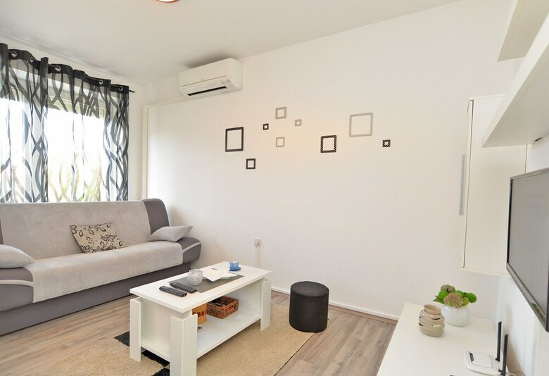 Apartment 1601