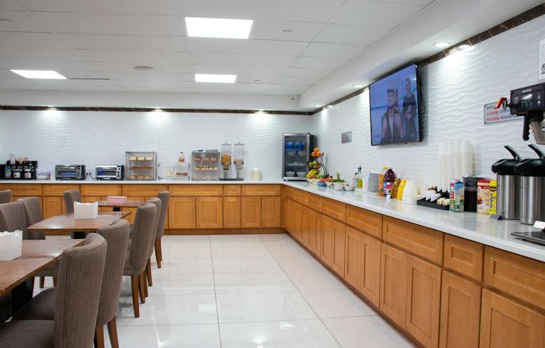 Lic Plaza Hotel