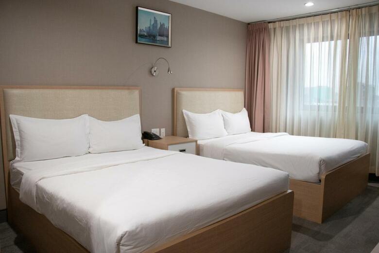 Lic Plaza Hotel
