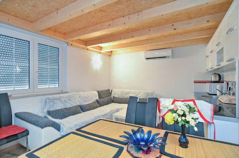 Apartment 1739