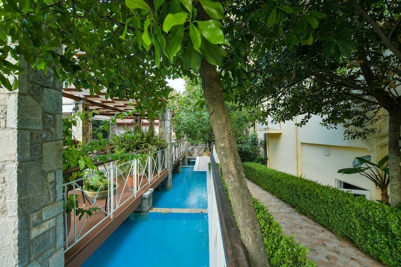 Neda Hotel