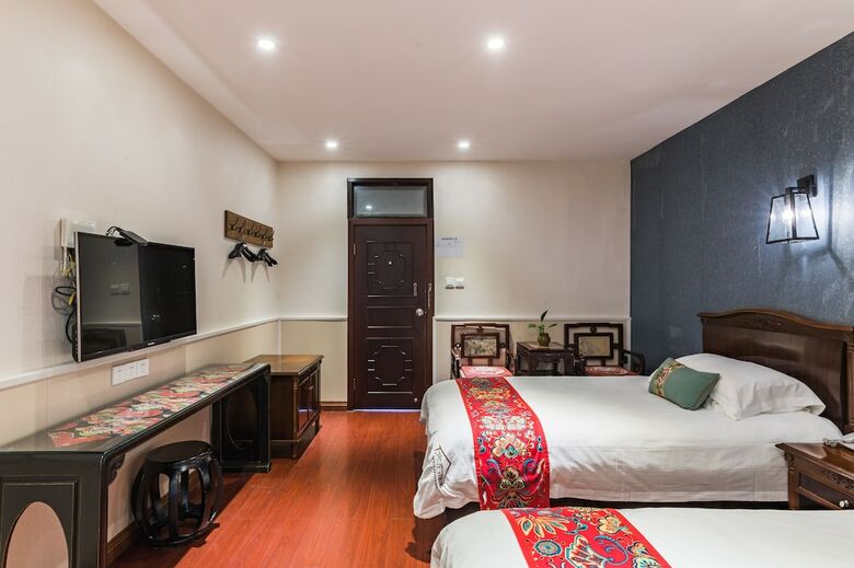 Chengdu Wenjun Courtyard Hotel