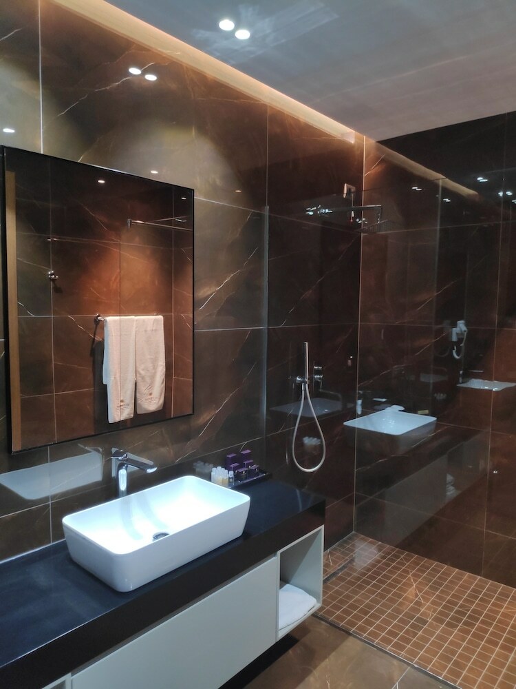 Supreme Hotel & Spa
