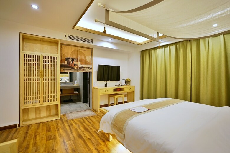 Yuexijiang Boutique Holiday Hotel