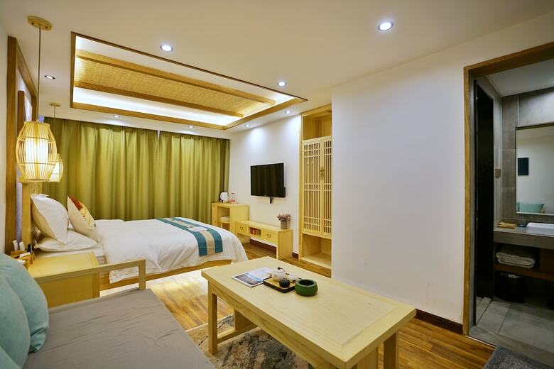 Yuexijiang Boutique Holiday Hotel