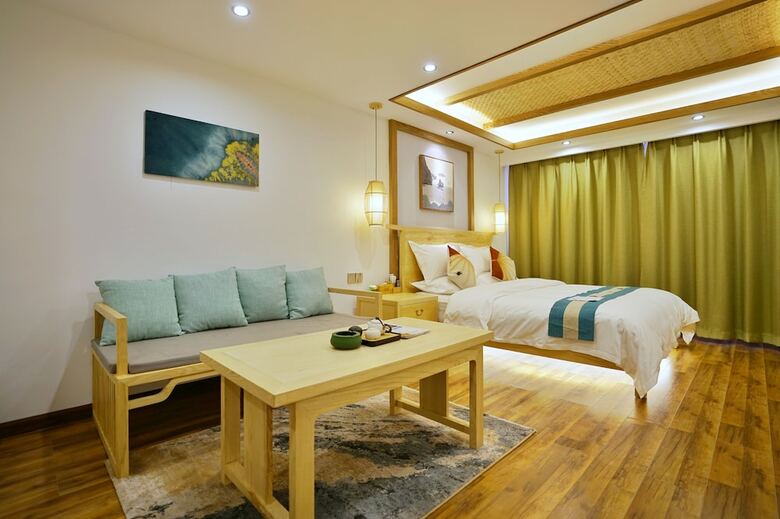 Yuexijiang Boutique Holiday Hotel
