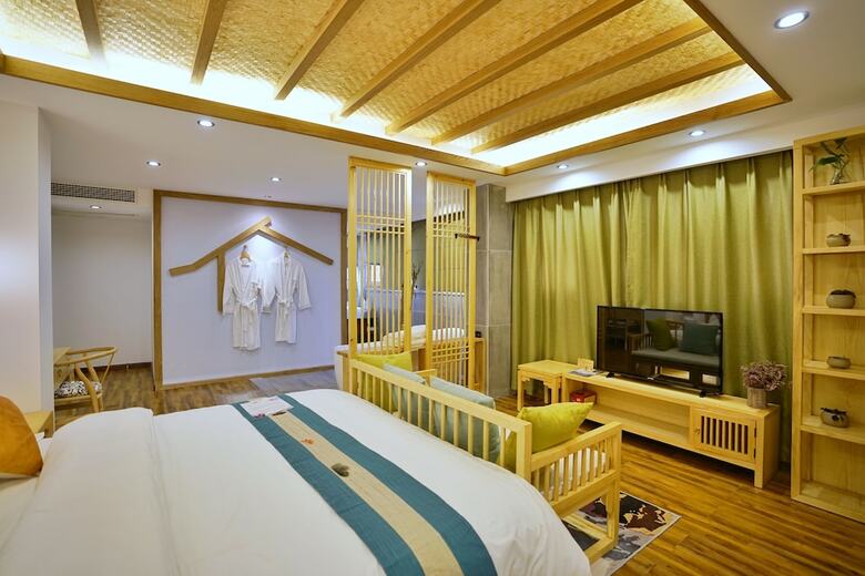 Yuexijiang Boutique Holiday Hotel