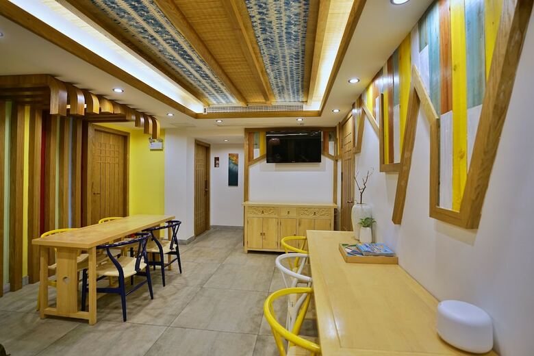 Yuexijiang Boutique Holiday Hotel