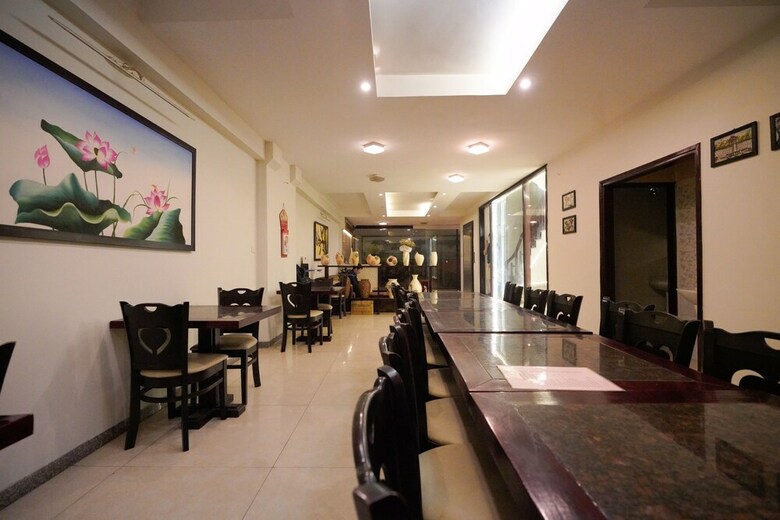 Happy Hotel