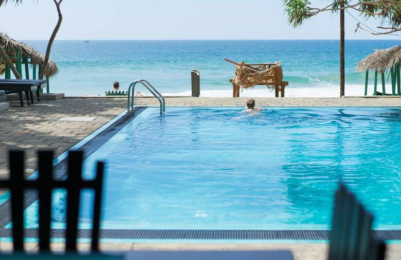 At Ease Beach Hotel