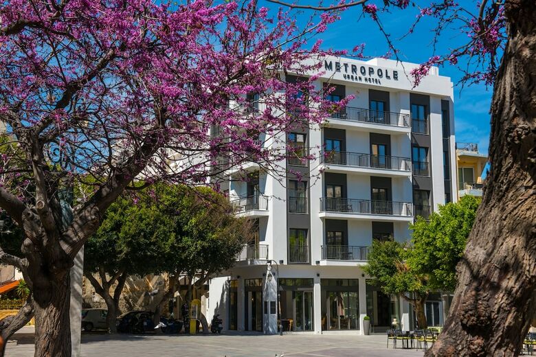 Metropole Urban Hotel