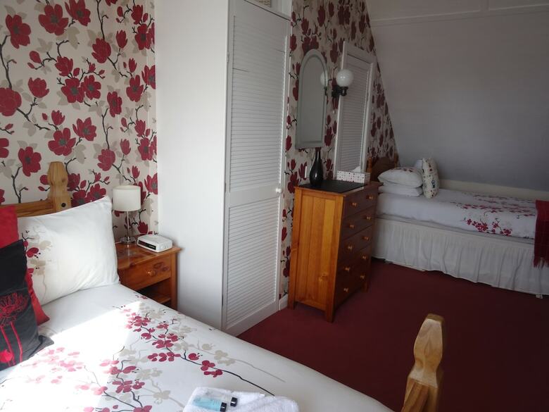 Rolling Waves Hotel - Guest House