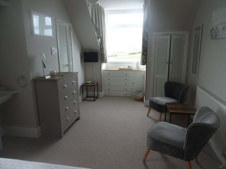 Rolling Waves Hotel - Guest House