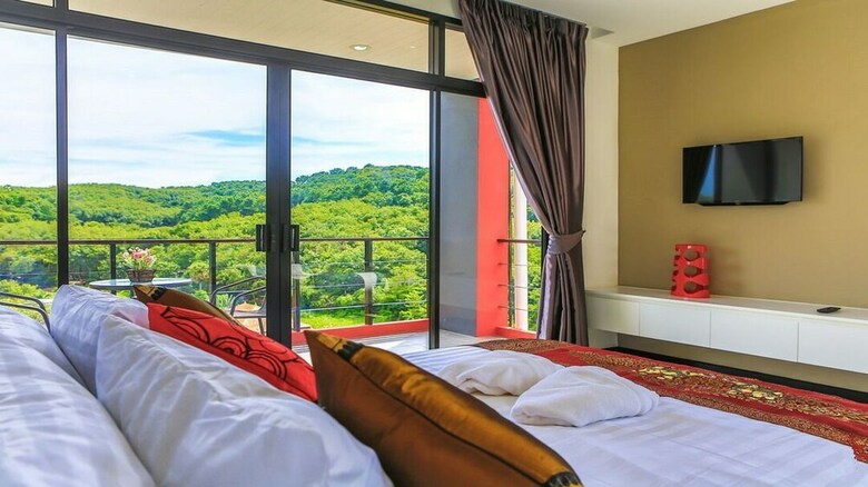 Naiharn Condominium Phuket