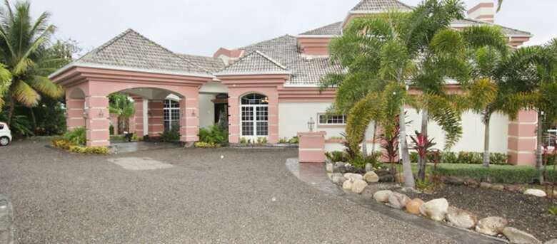 Villa Dora Mae