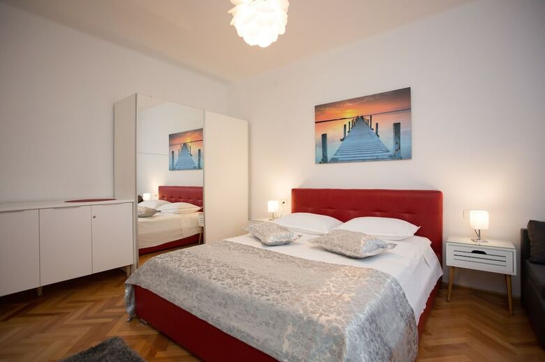 Split Center Beautiful Apartment