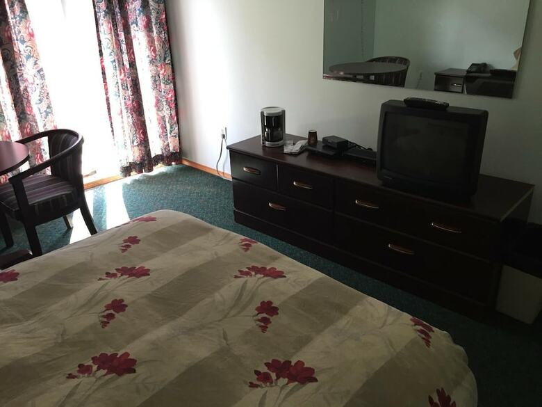 Falcon Lake Hotel