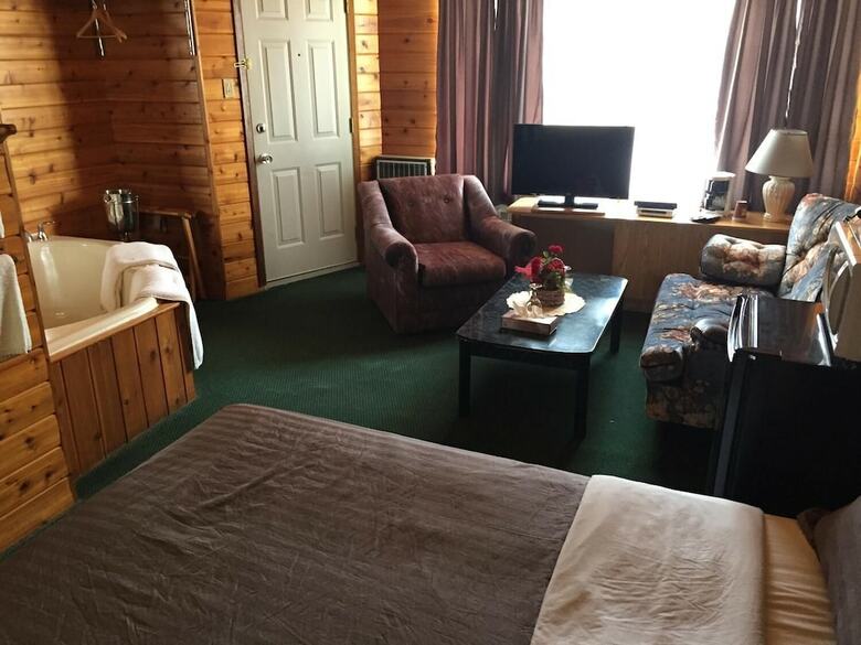 Falcon Lake Hotel