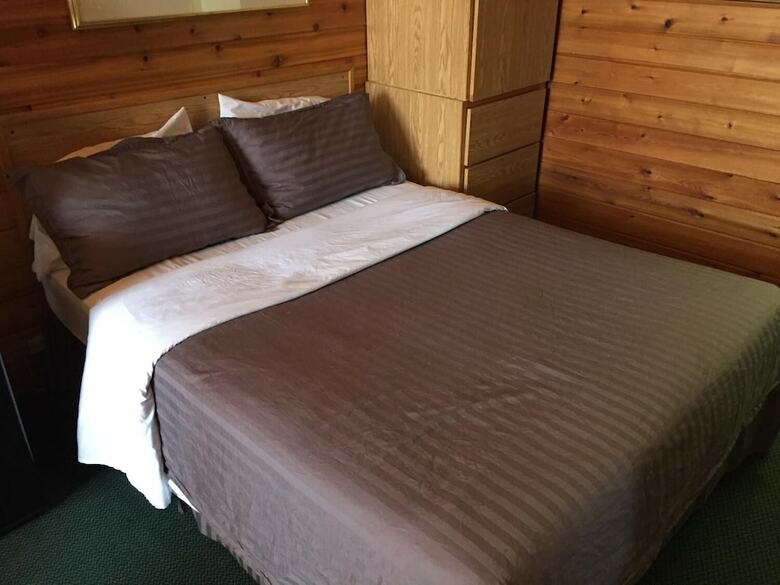 Falcon Lake Hotel