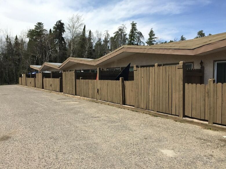 Falcon Lake Hotel
