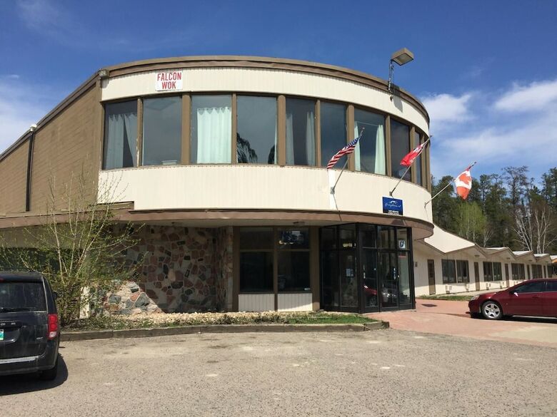 Falcon Lake Hotel