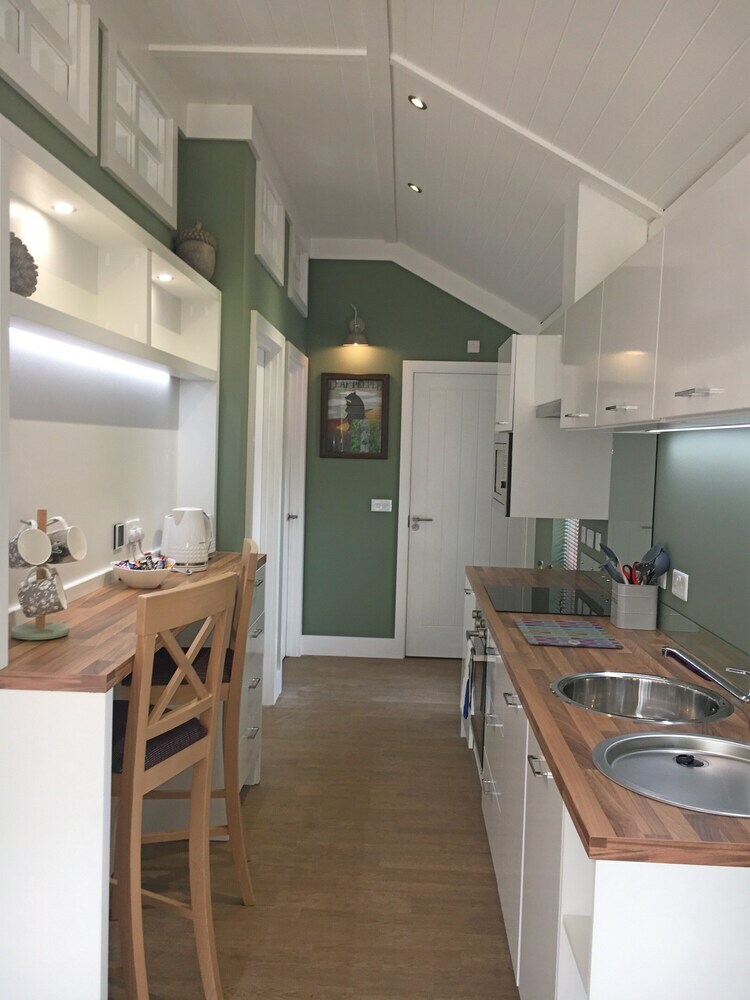 Squirrel Lodge 40 With Hot Tub, Newton Stewart