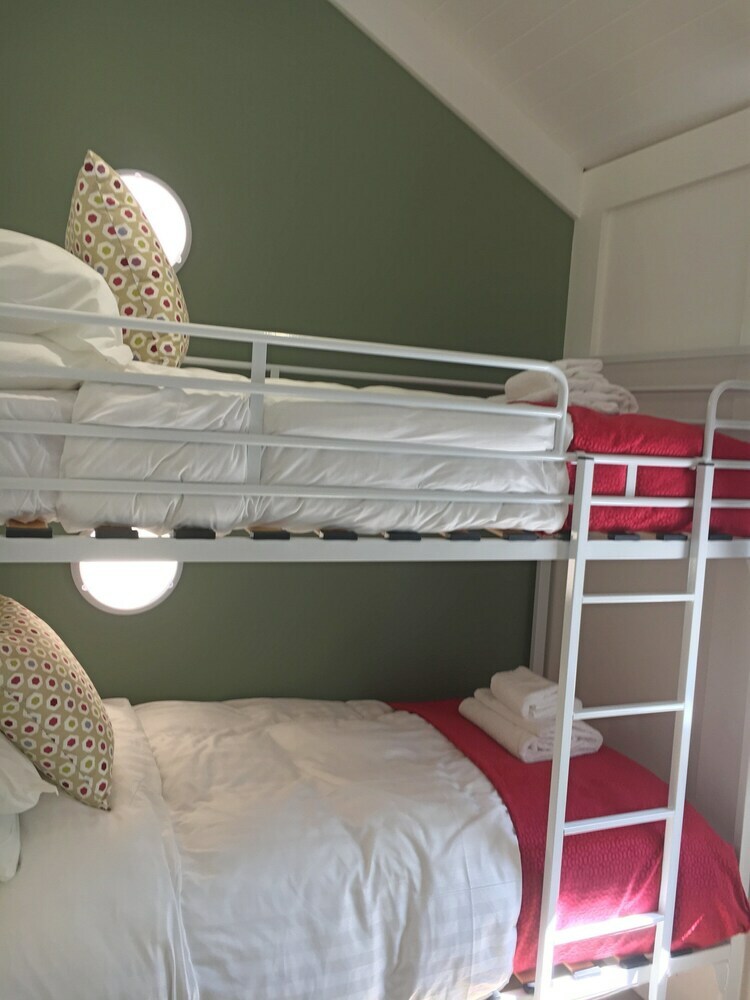Squirrel Lodge 40 With Hot Tub, Newton Stewart