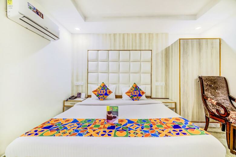 Hotel Fabexpress The First