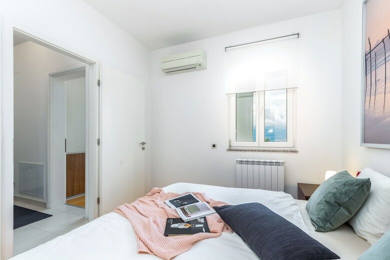 Apartment Bok