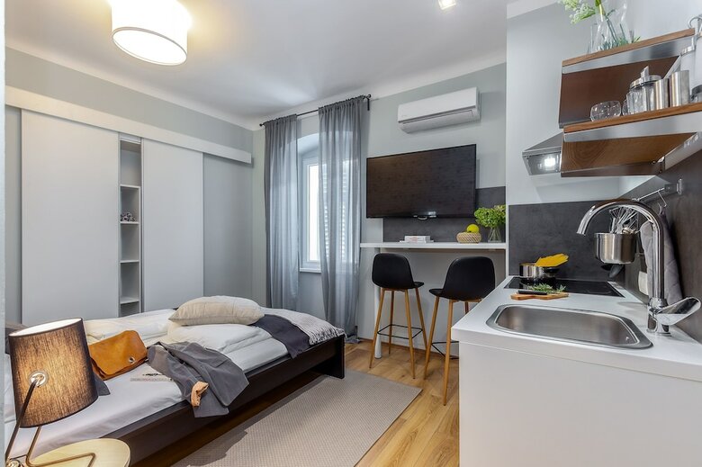 Apartamentos Deluxe Adria Square Studios