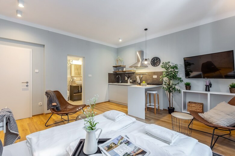 Apartamentos Deluxe Adria Square Studios